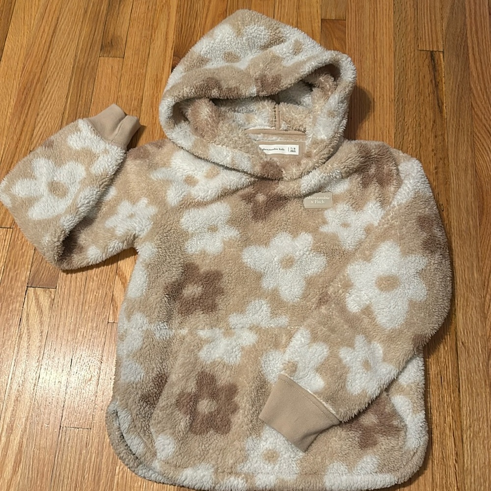 Little girls Abercrombie hoodie with front pocket 🤎